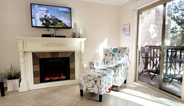 Condo Near Coligny Circle, Beach, & New Park; all within 1 to 2 Blocks