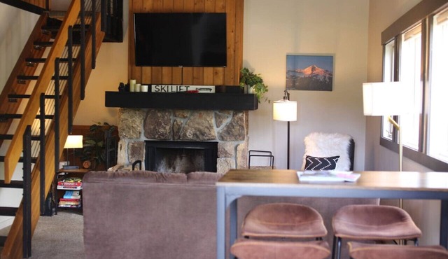 Condo Near Skiing w/Fireplace & Indoor Pool/Suana
