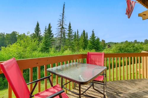 Condo on First Green w/Deck at Schuss Mountain!