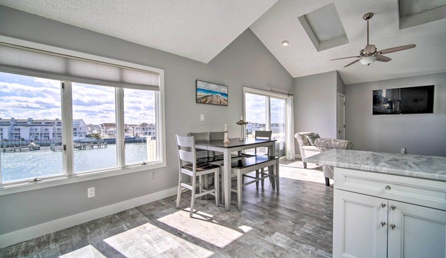 Condo w/Bay Views ~ 5 Mi to Atlantic City!