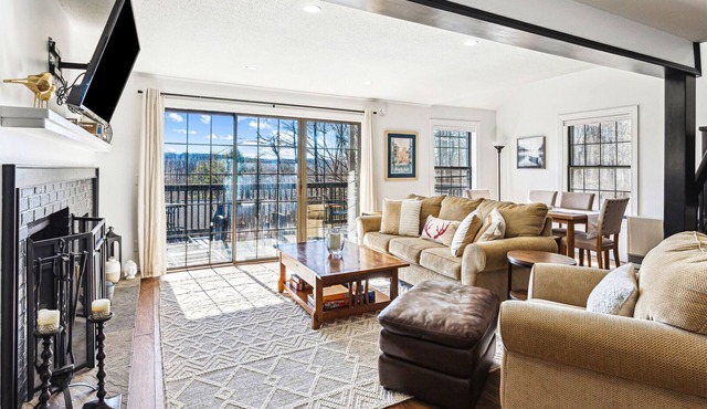 Condo with Fireplace & Kayak, Sugar Hill