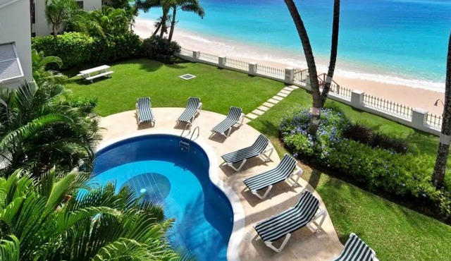 Condominium apartment in front of Beach