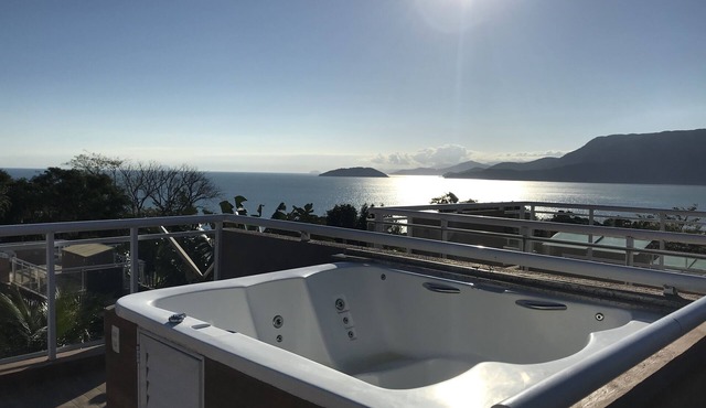 Condominium house/private jacuzzi/next to restaurants and beaches
