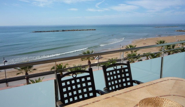 Confortable 140m2 penthouse, air-cond+park+wifi+tennis club near