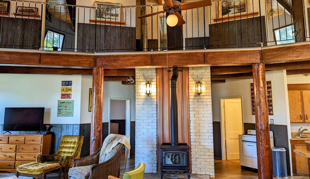 Conjuring Creek Cabin on Wizard Lake