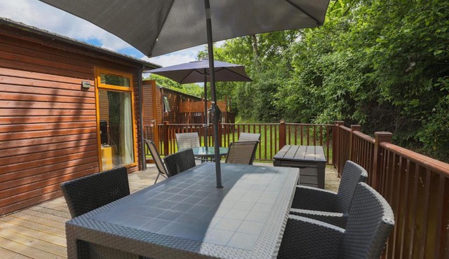 Conkers Lodge for 6 with Hot Tub & Secluded Decking - Spa Resort in Devon