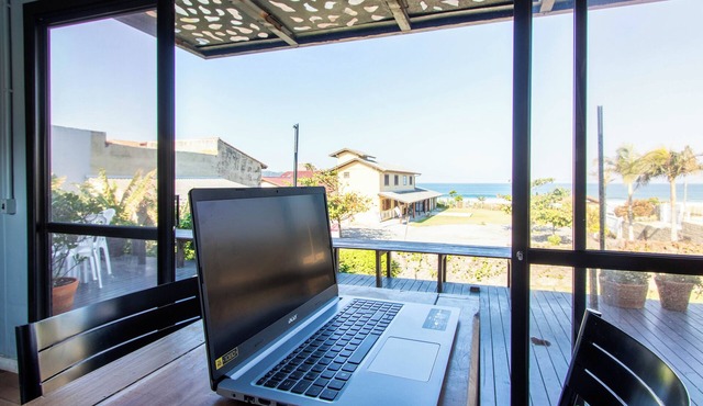 Container com vista para o mar e jacuzzi SUL11