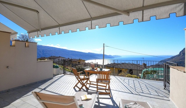 Conte, with big balcony and lake view