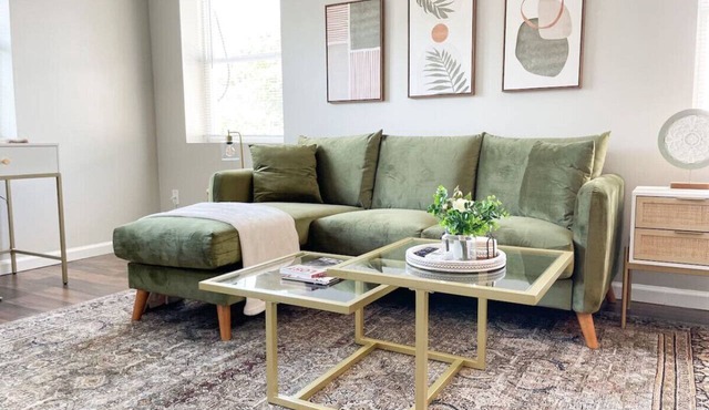 *Contemporary 1 BR by Xavier & Downtown w/ parking