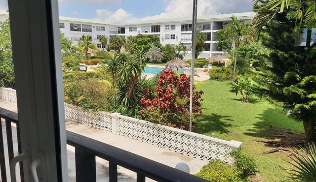 Contemporary 2-bed 2-bath condo