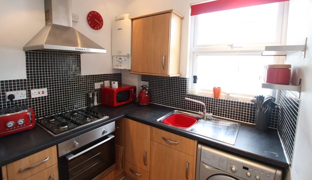 Contemporary 2 bed flat in Bristol, free parking