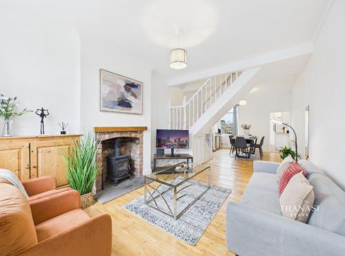 Contemporary 2BR House Free Parking 2 Baths sleeps 5 Oadby