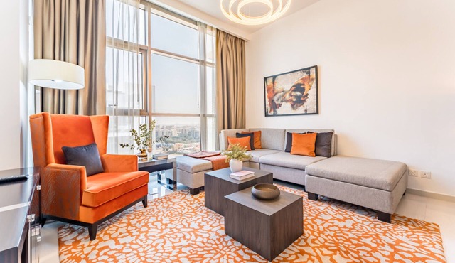Contemporary 2BR, Mins. Drive to Butterfly Garden