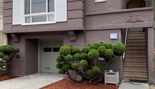 Contemporary 3bedrooms 2bathrooms in private top floor locates@safe neighborhood