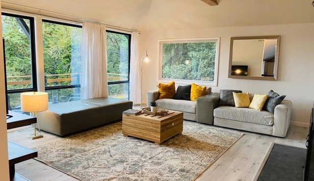 Contemporary 3bedroom/2 bathroom house close to UO
