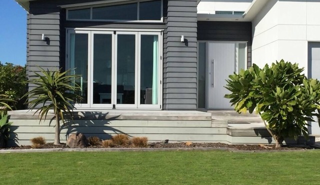 Contemporary 4 Bedroom Beach House.