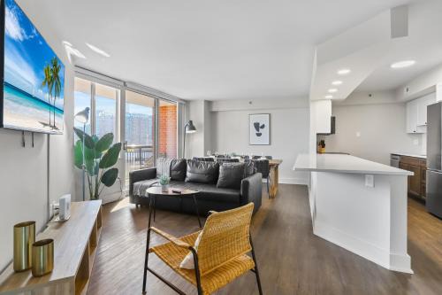 Contemporary Arlington Apartment Featuring City Views