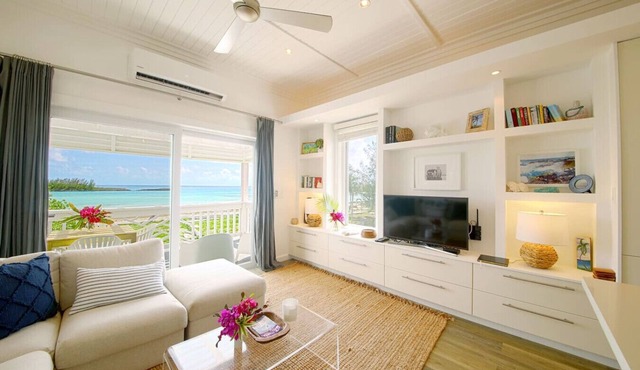 Contemporary Upstairs 2BR 2BA Bayfront Apartment