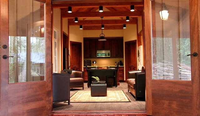 Contemporary Cottage with Private Forest Backyard. Steps to Sea & Pet-Friendly!
