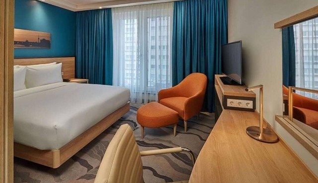 Contemporary Comfort in Berlin’s Historic Heart! City View Room, Free Breakfast!
