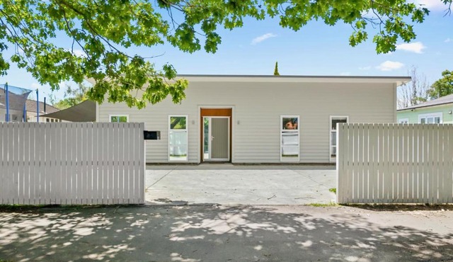 Contemporary Comfort - Masterton Holiday Home