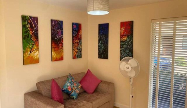 Contemporary, Cosy House with Free Parking & Garden; 5 mins to Addenbrooke's