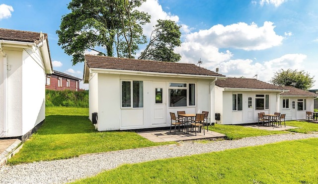 Contemporary cottage with one double and one with bunks.