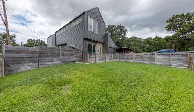 Contemporary Home Centrally Located Near SoCo & DT