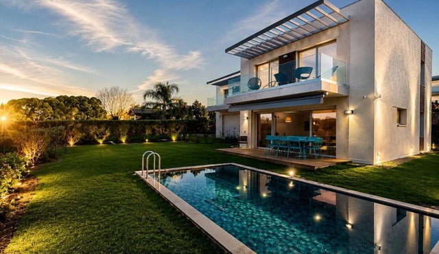 Contemporary luxury villa in Antibes – 3 bedrooms – 6 guests – Pool & parki