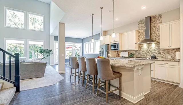 Contemporary modern home in Excelsior. close to lake and shops