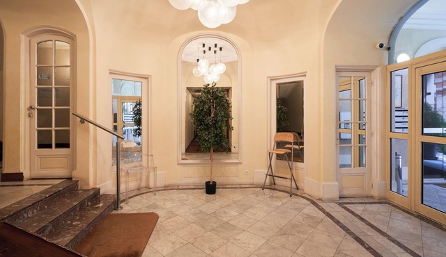 Contemporary Studio Apartment for 2, Ternes