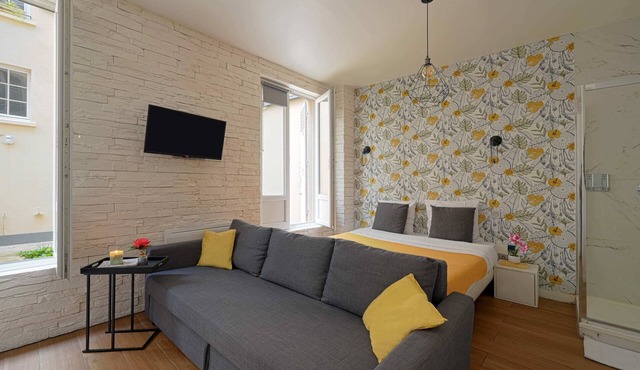 Contemporary studio just steps from the Champ de Mars