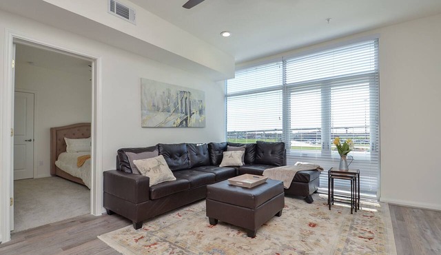 Contemporary Urban Living in Gated Complex |2Q