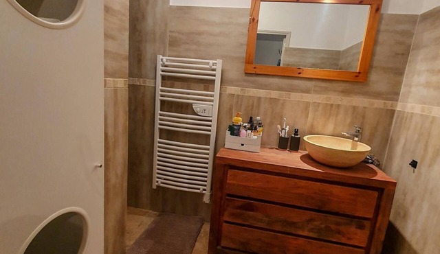 Contemporary villa with swimming pool. 5min walk to shops