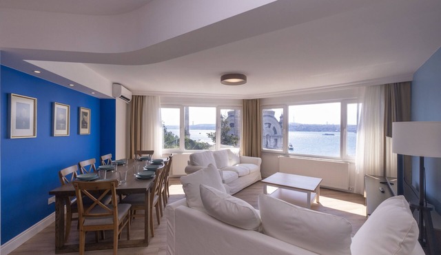 Contemporary Waterfront Apt. with a Stunning View