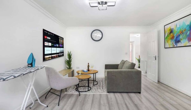 Contractor Base - 3BR House - Parking, Fast Wi-Fi