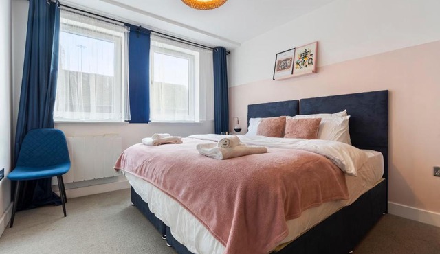 Contractor-Friendly Apartment, Secure Parking, Near Coventry Station, Sleeps 4