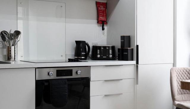 Contractor-Friendly - Hawick - Free Parking - 2BR