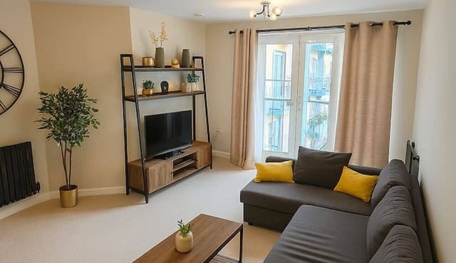 Contractor Stay Hatfield | Free Parking | Sleeps 4