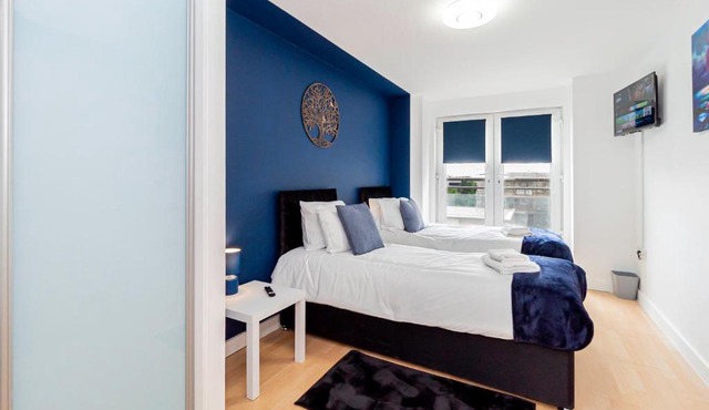 Contractors 4 Beds 2 Bathrooms Short Say Parking