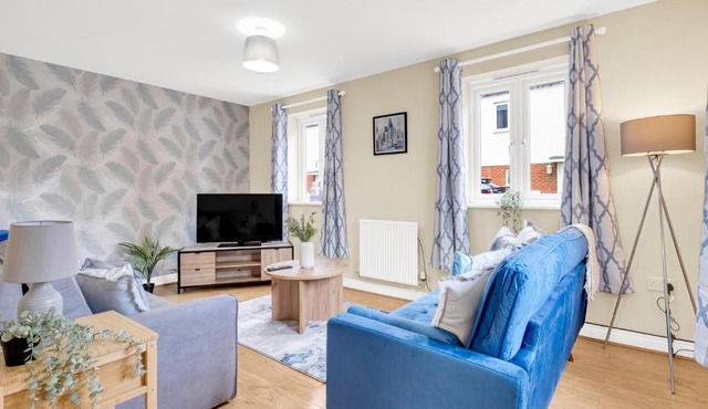 Contractors Retreat 3 bedroom house, sleeps up to 7, free parking