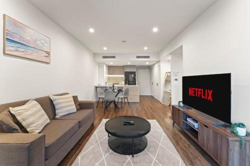Convenience Meets Comfort - 1BDR Parking, Infinity Pool, City Views