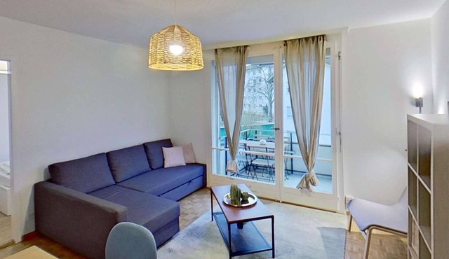 Convenient 2BR Stay with Easy Transport
