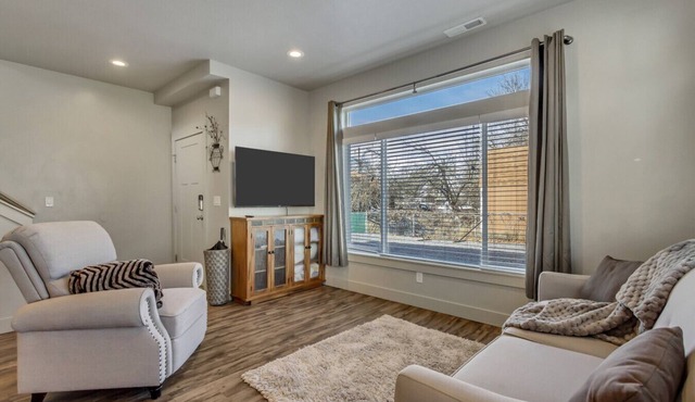 Convenient 3BR with King Beds Near Hill AFB and Davis Conference Center