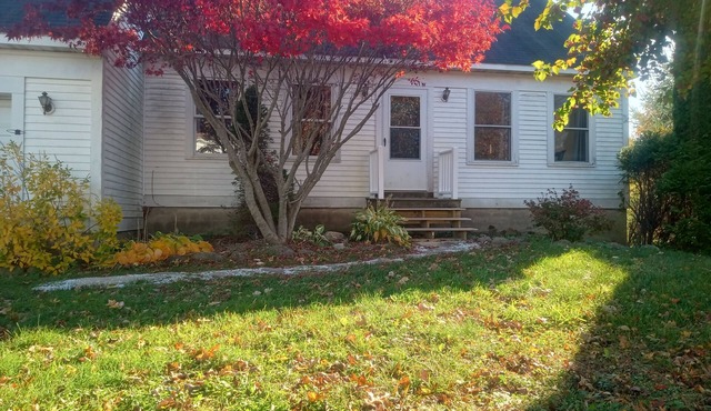 Convenient, Cozy, Mid-Coast Maine Cottage