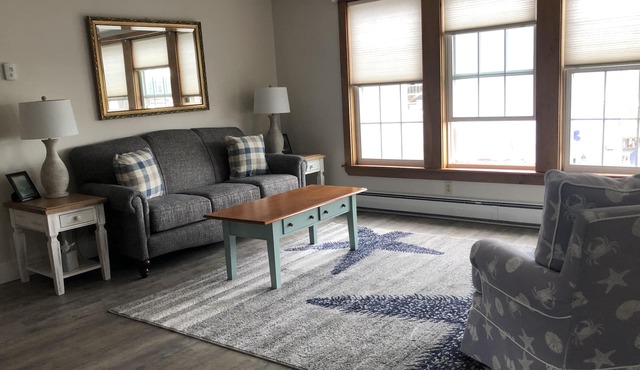 Convenient Downtown Location w/Harbor View