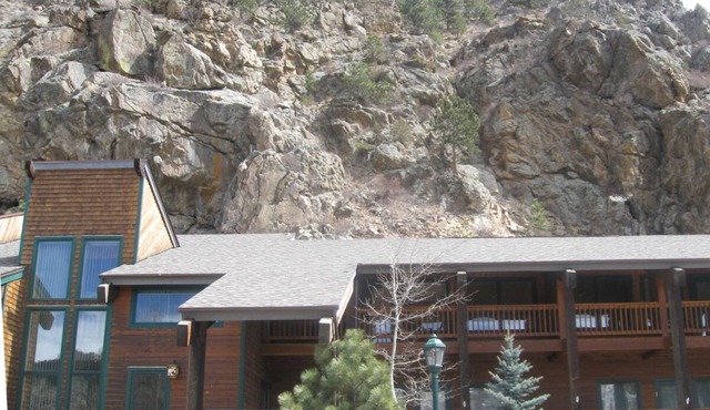 Convenient Downtown Loft With Balcony, At River Confluence, Walk To Restaurants