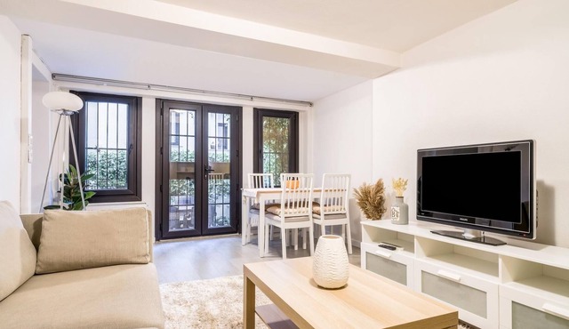 Convenient Flat w Garden 10 min to Galataport
