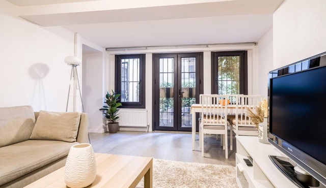 Convenient Flat w Garden 10 min to Galataport