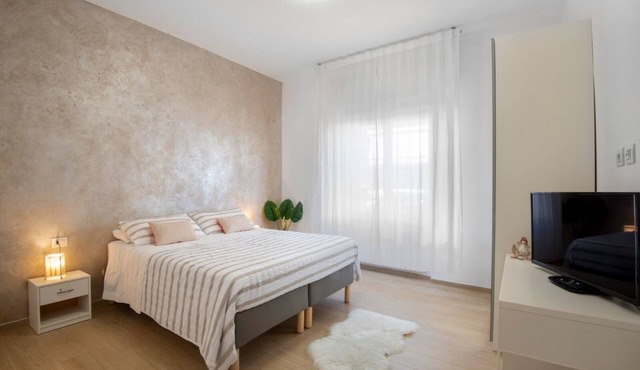 Convenient for motorway (Però exit) and for those using public transport (Però)